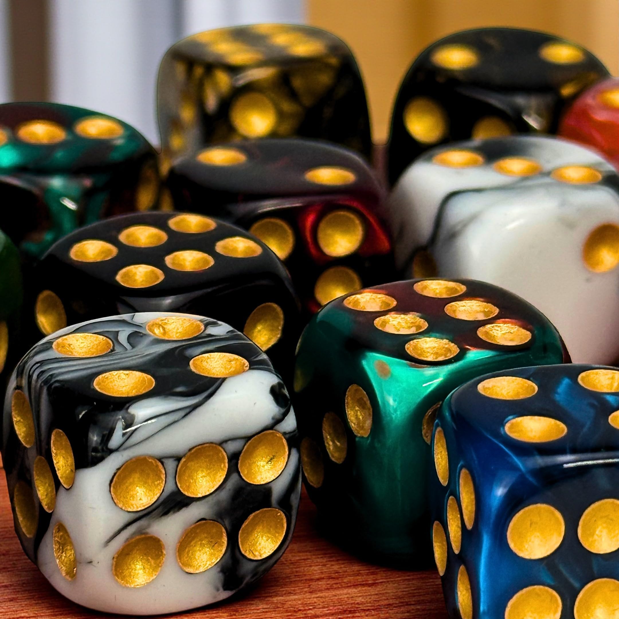 48 Pack Luck Lab 16mm Marble Swirl D6 Dice with Gold Pips and Velvet Bag