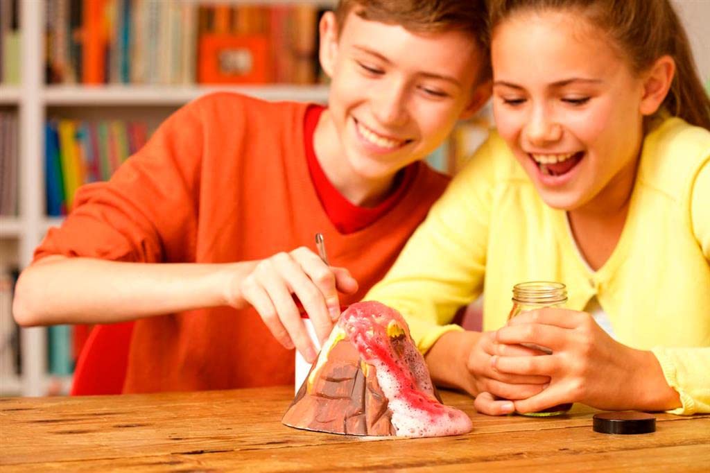 4M KidzLabs Volcano Making Kit – DIY Science Project for Ages 8+