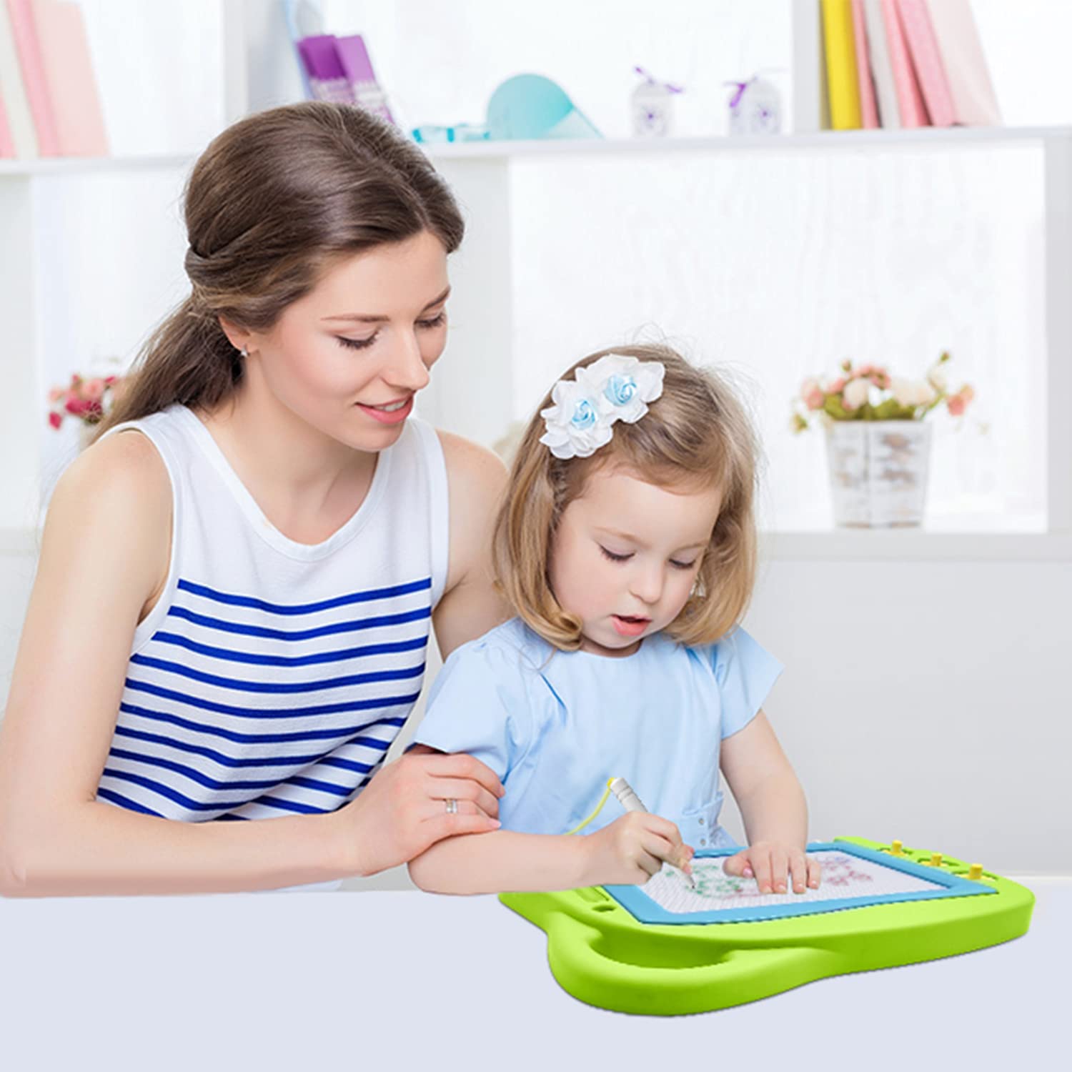 AiTuiTui Mini Magnetic Drawing Board - Travel Doodle Pad with 3 Stamps & Pen, Green