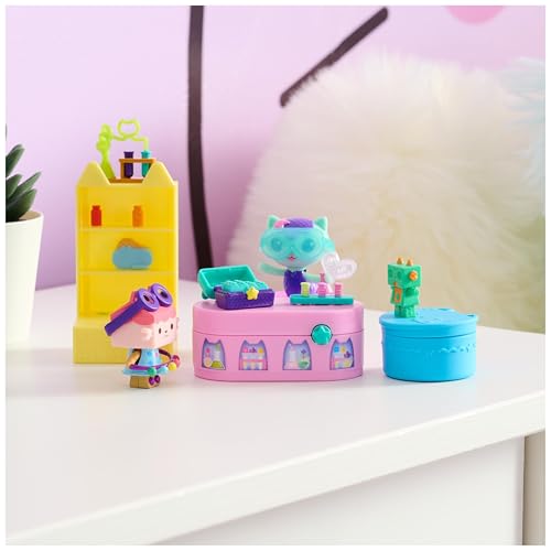 Baby Box Cat Bobble Figure with Craft Shelf & Surprise Accessories, Gabby's Dollhouse