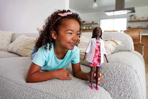 Barbie Doctor Doll with Curvy Body Type, Brunette Hair, White Coat & Stethoscope – 12-Inch Fashion Doll for Pretend Play