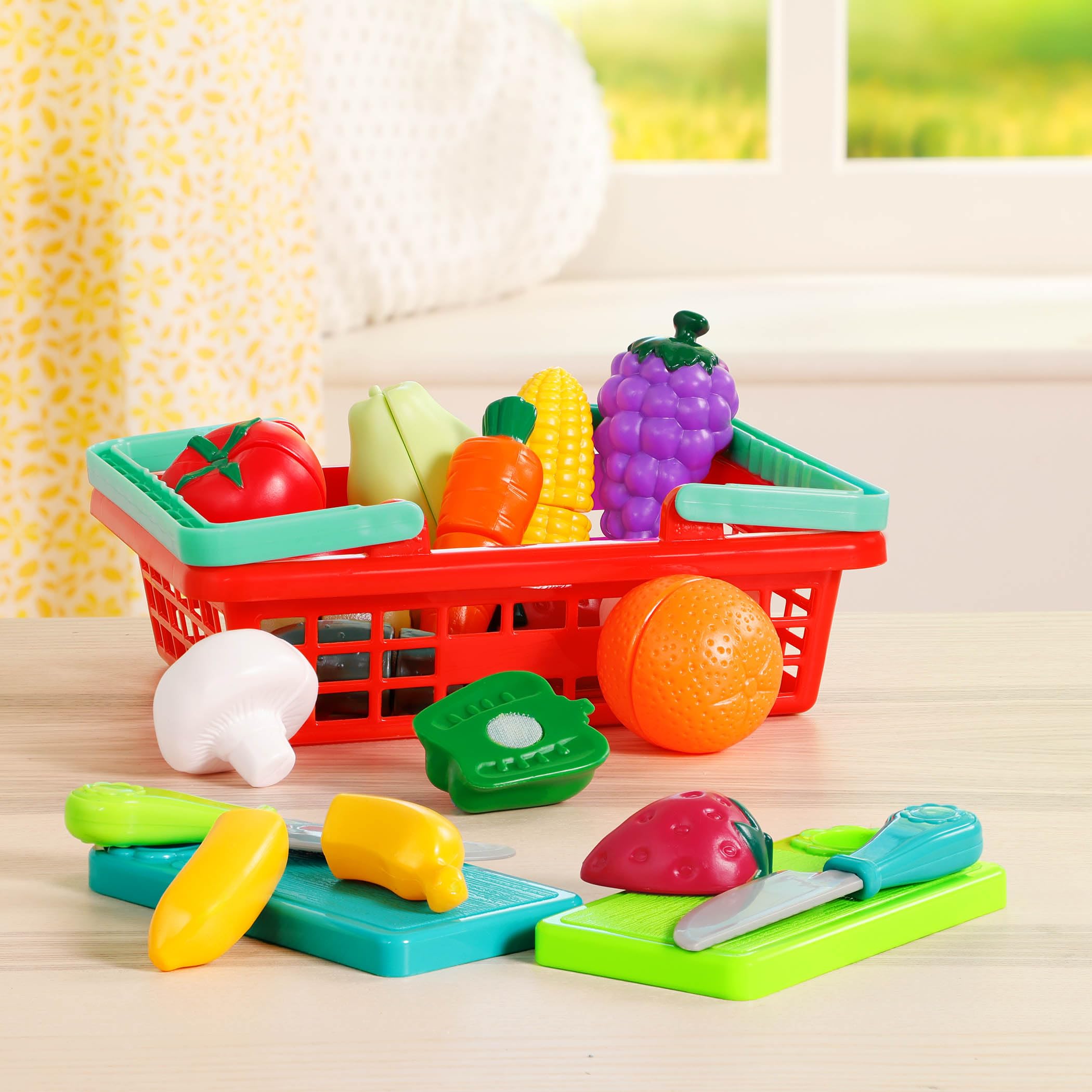 Battat Farmers Market Produce Basket – 37-Piece Pretend Play Food Set with Cutting Action for Toddlers 2+
