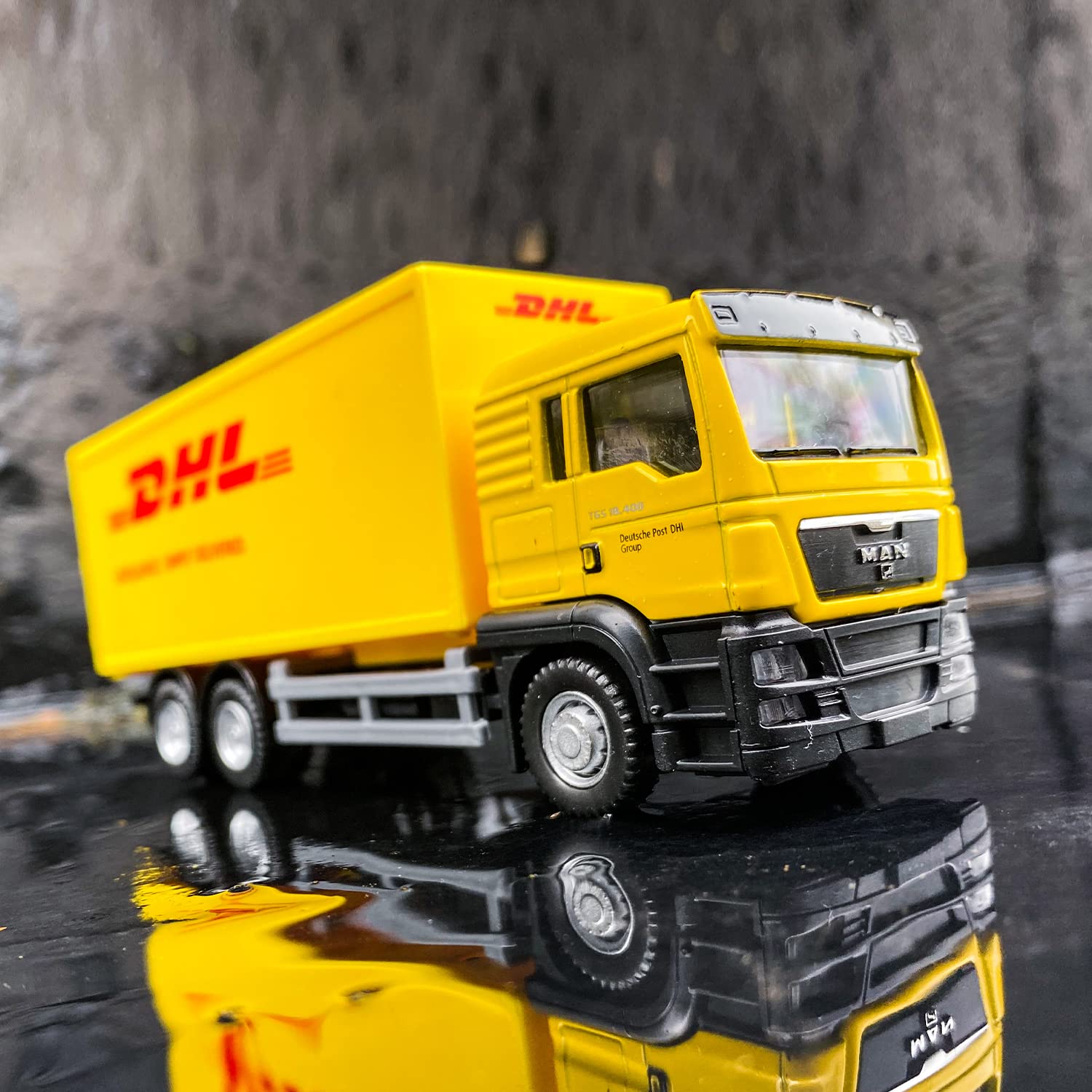 BDTCTK DHL Container Truck Die-Cast Model Toy - 5.5-Inch Collectible Vehicle with Opening Doors, Zinc Alloy & Plastic, for Kids and Adults