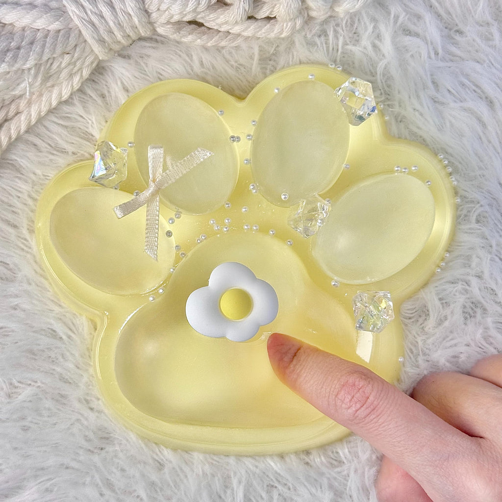 Big Taba Squishy Cat Paw – 5-Inch Yellow Squeeze Toy for Stress Relief & Fidgeting