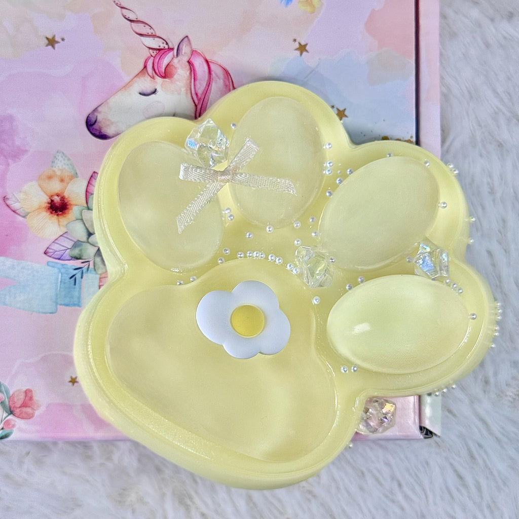 Big Taba Squishy Cat Paw – 5-Inch Yellow Squeeze Toy for Stress Relief & Fidgeting