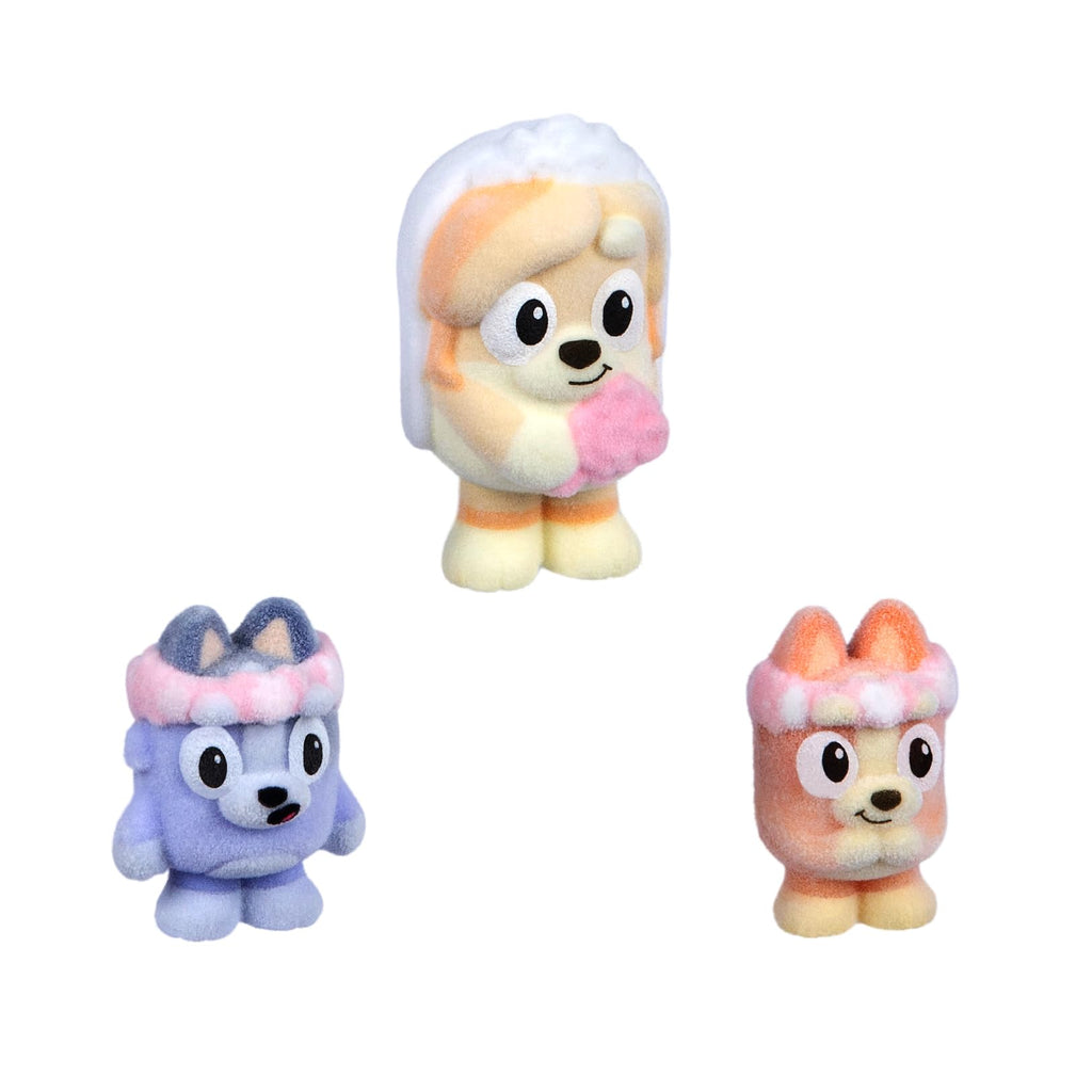 Bluey Fuzzies Episode Pack: The Sign - 3 Flocked Mini-Figures, Display Case, Holographic Card & Collector's Guide (Series 1)