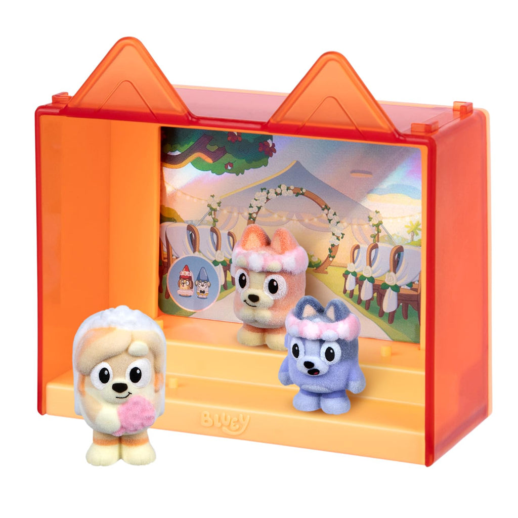 Bluey Fuzzies Episode Pack: The Sign - 3 Flocked Mini-Figures, Display Case, Holographic Card & Collector's Guide (Series 1)