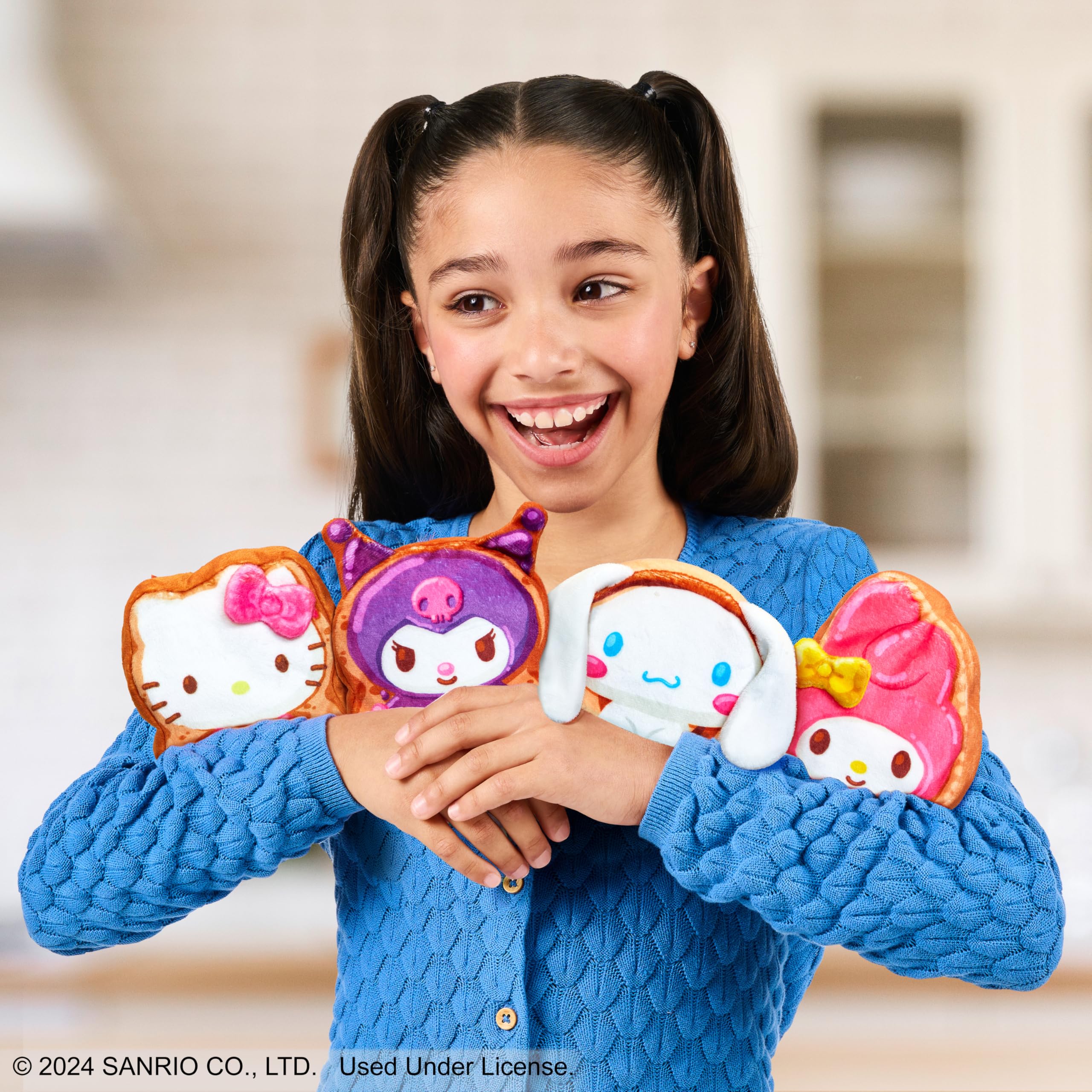 Cookeez Makery Hello Kitty and Friends Toasty Treatz Toaster - Surprise Scented Plush Toy with 6 Collectible Characters