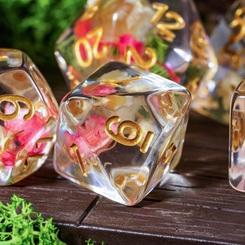 Cusdie 7-Die DND Dice Set with Real Flower Filling – Rose/White with Golden Numbers