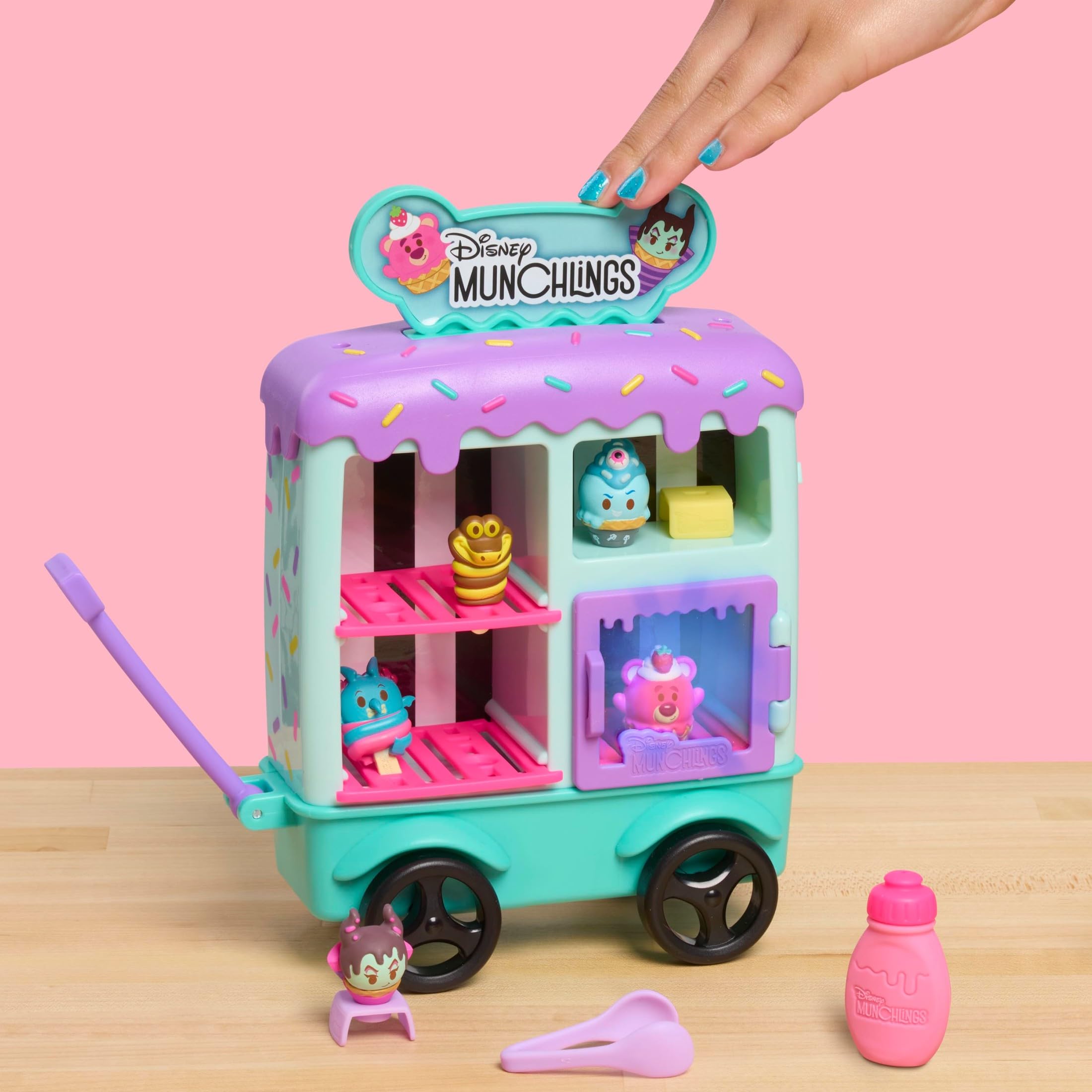 Disney Munchlings Ice Cream Cart – 13-Piece Light-Up Color Change Playset with 5 Scented Figures