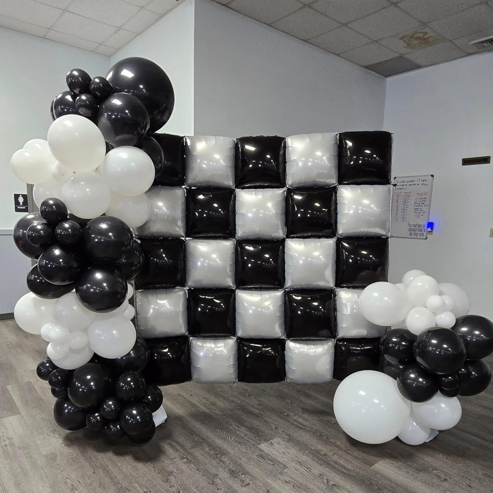 FEYG Double Sided Foil Balloon Wall Kit - 25 Pack 19 Inch Black and Pearl White Square Balloons for Party Arch, Tunnel, Backdrop Decoration
