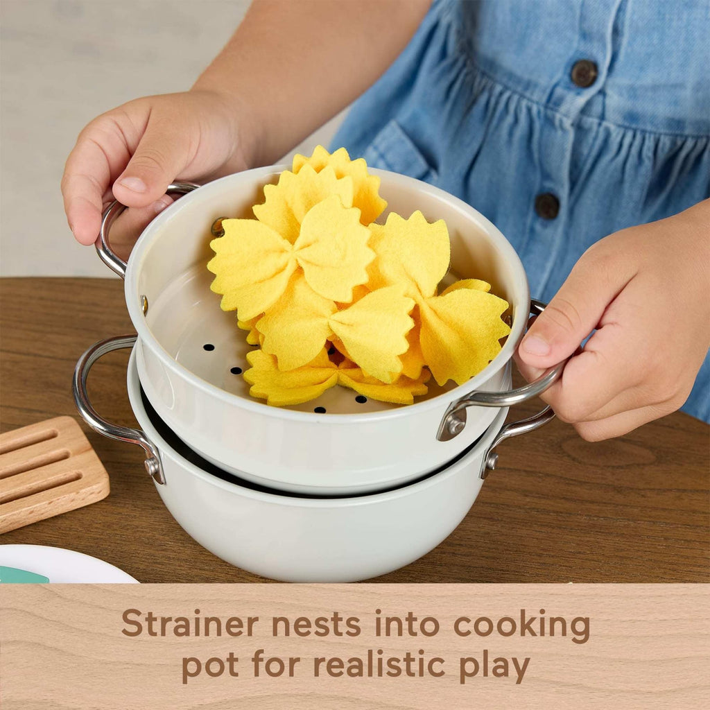 Fisher-Price Wooden Pots & Pasta Chef Set - 31 Pieces of Pretend Play Food & Kitchen Toys for Kids 3+