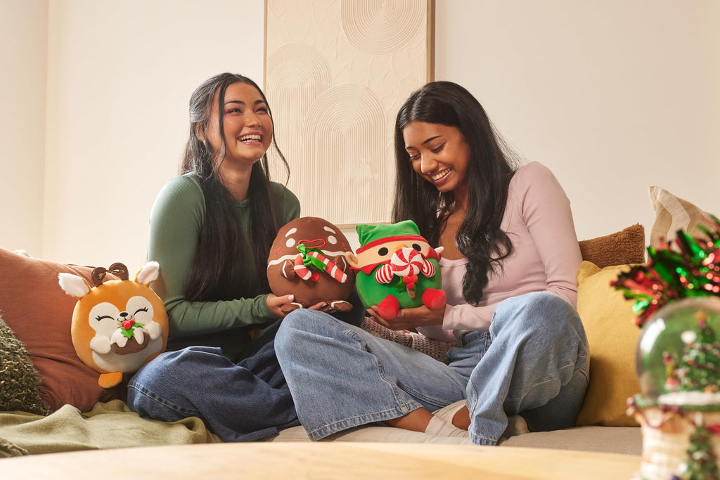 Ginger the Gingerbread Man Snackle Plush – 8-Inch Soft Toy with Candy Cane, Christmas Series 2 by ZURU