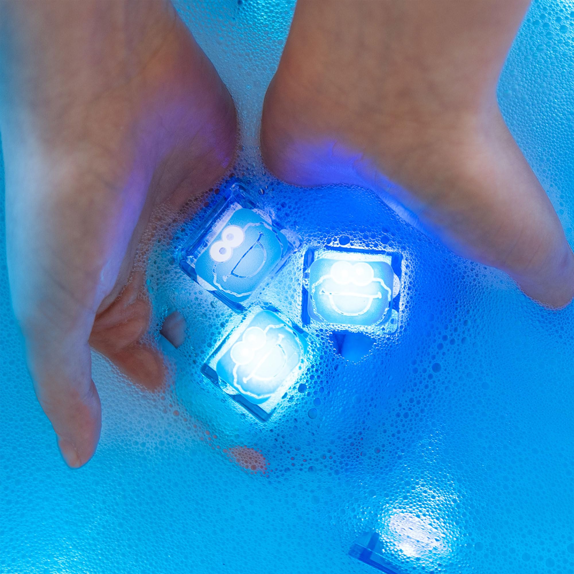 Glo Pals Cookie Monster Bath Toy – 6 Reusable Water-Activated Cubes That Glow Blue