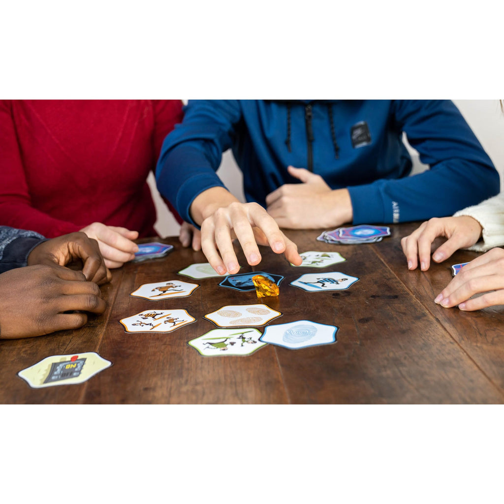 Hands Up Quick Thinking Card Game – Catch the Diamond Thief – Family Game Night for Kids 7+