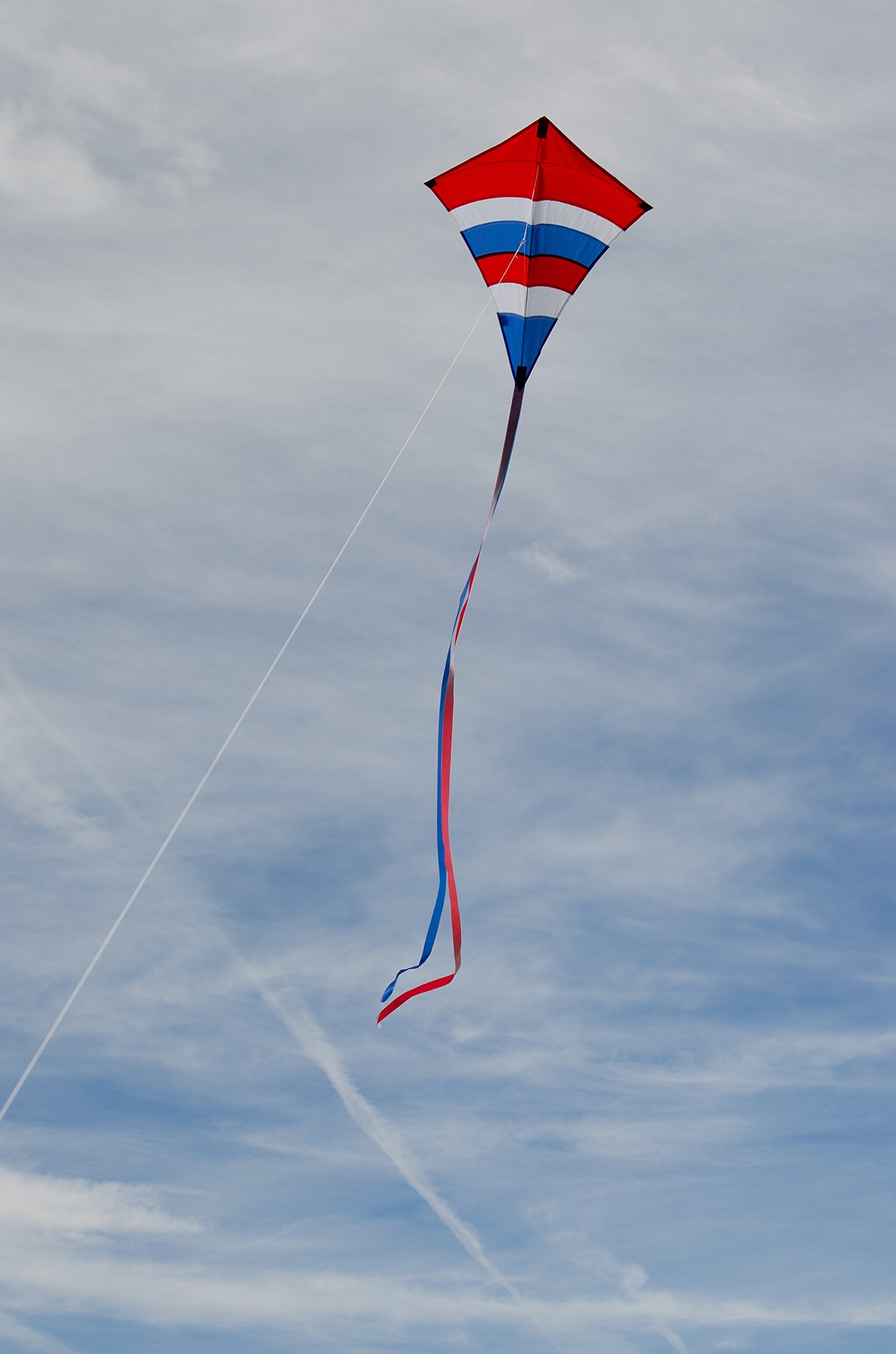 In the Breeze 27" Patriot Arch Diamond Kite - Lightweight Ripstop with 3 Tails, Line, and Travel Bag