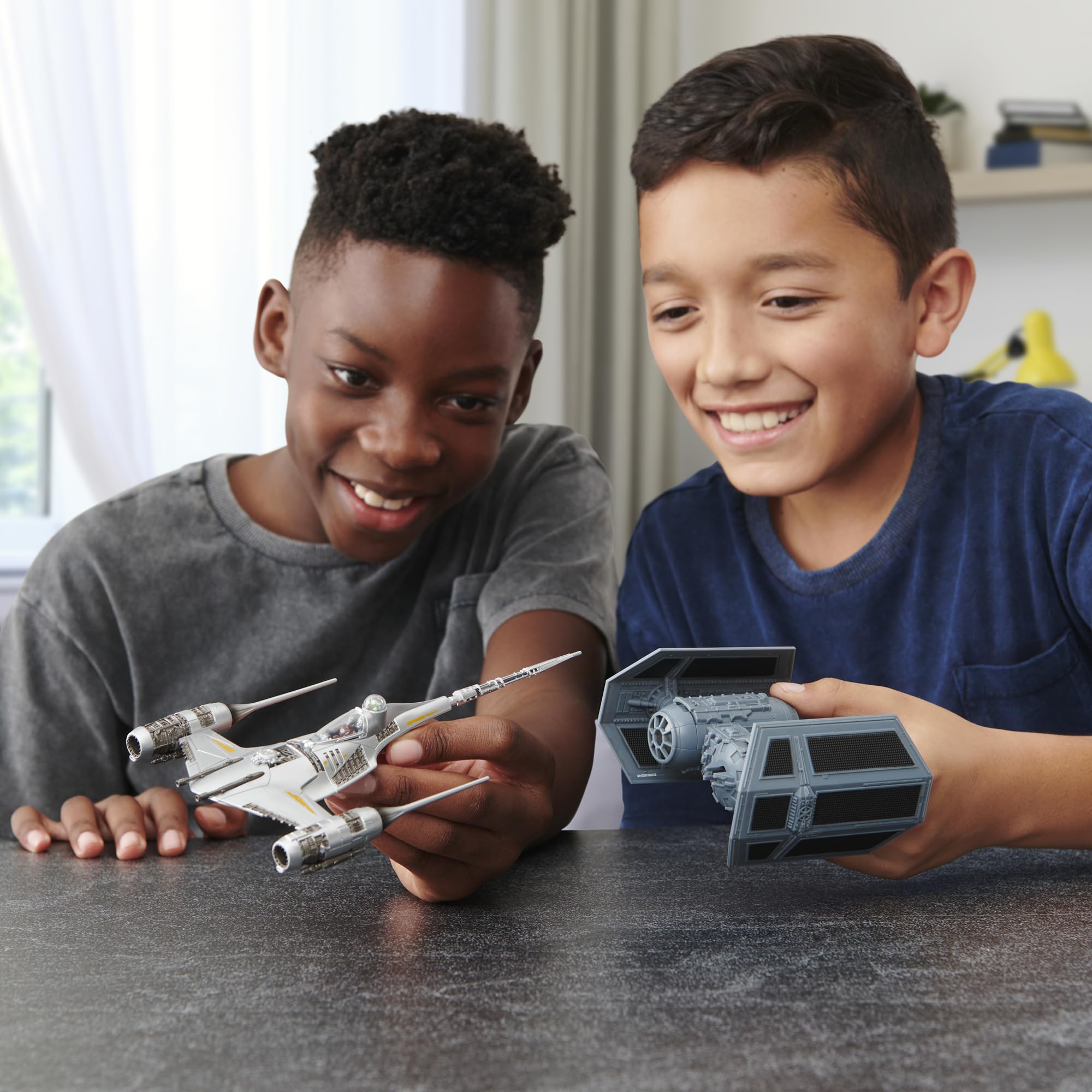 Jazwares Star Wars Micro Galaxy Squadron TIE Bomber – 5-Inch Vehicle with Opening Cockpit and Bomb Bay