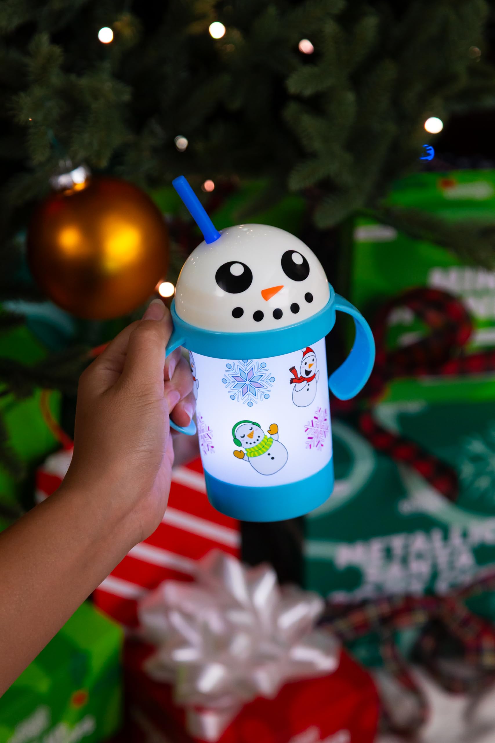 LED Light-Up Sippy Cups Set – Snowman & Gingerbread Man, 8 oz Reusable Party Cups for Kids, BPA-Free with Bendable Straws and Removable Handles