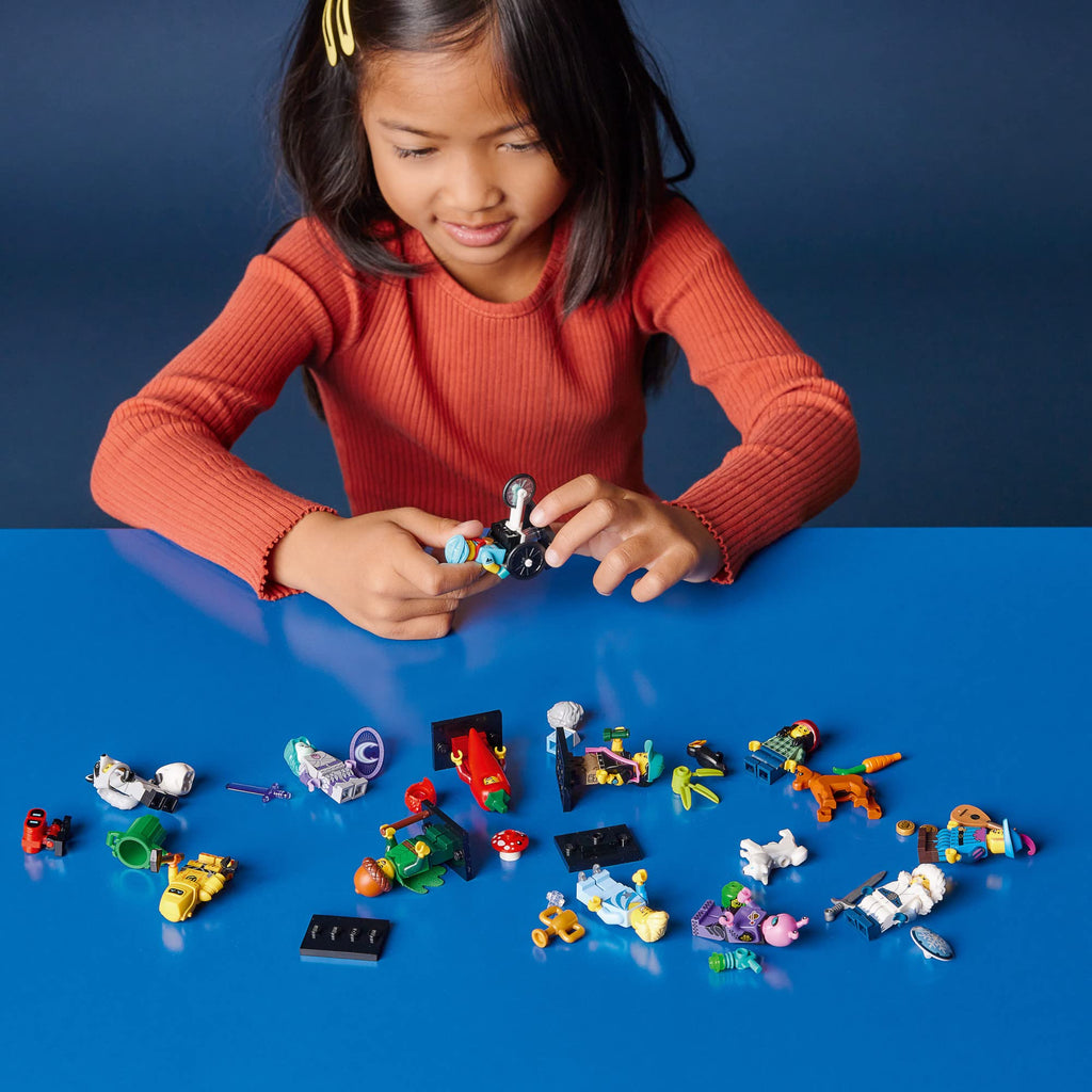 LEGO Minifigures Series 22 (71032) – 12 Collectible Mystery Characters for Ages 5+