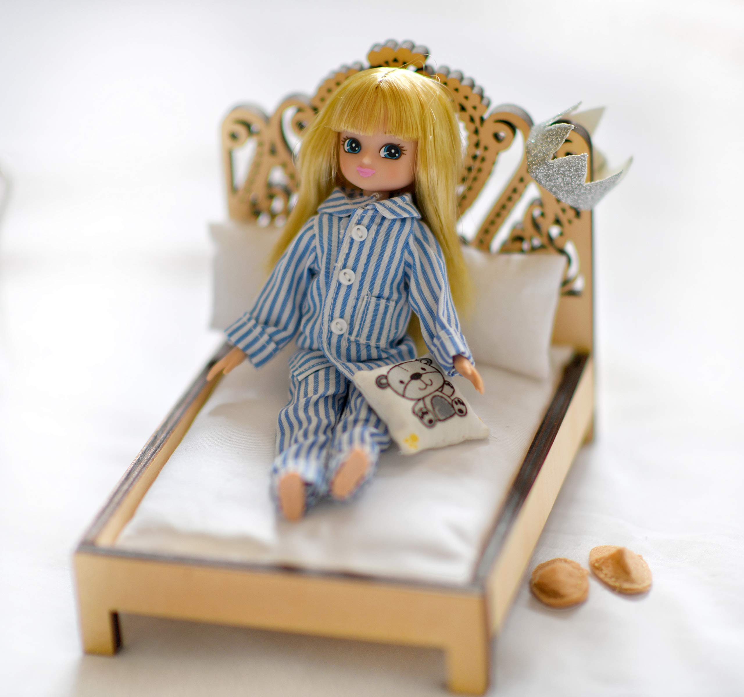 Lottie Pyjama Party Outfit Set for 7-Inch Dolls – Striped Pajamas, Slippers, and Blanket