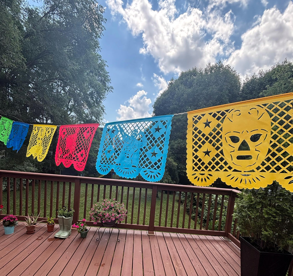 Lucha Libre Plastic Papel Picado Banner (16 ft) – 10 Oversized Flags for Mexican Wrestling Parties