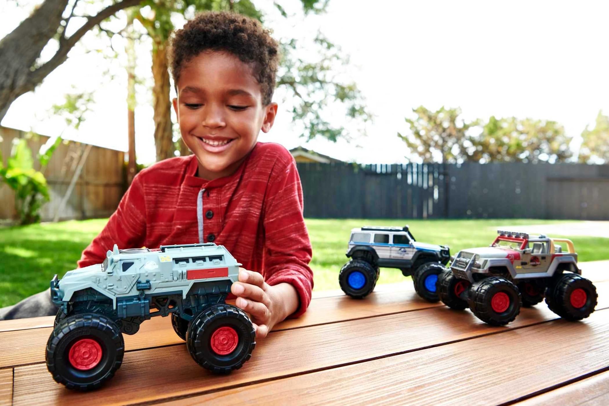 Matchbox Jurassic World Dominion 1:24 Scale '14 Mercedes-Benz G 550 Truck with Oversized Wheels