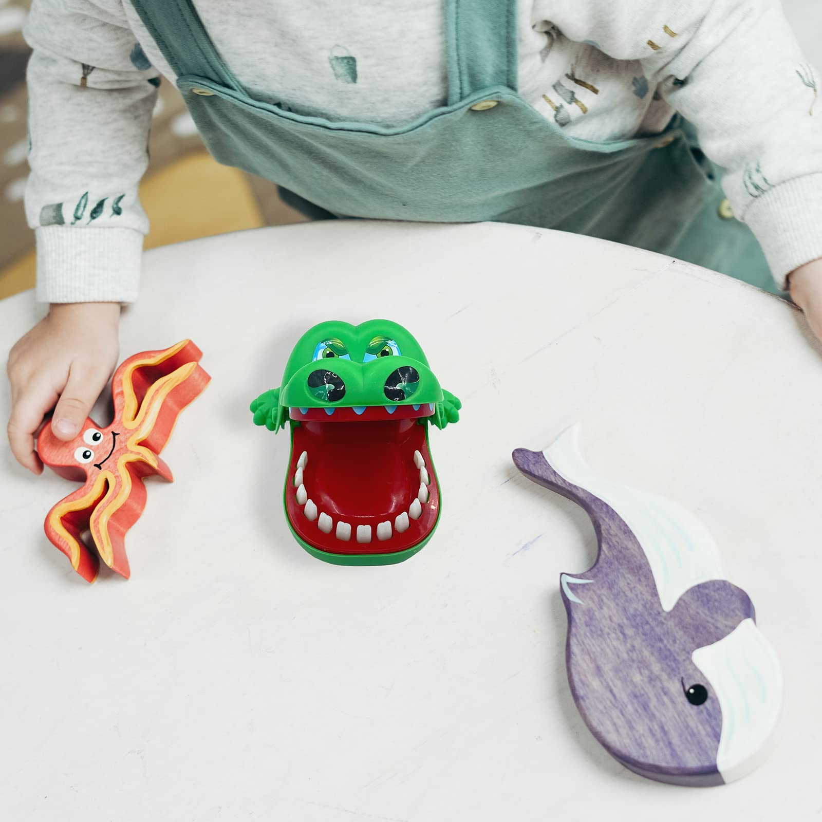 MAYTRBOU Crocodile Teeth Game for Kids - Alligator Tooth Push Down Toy (6×5.3×3.1 in)