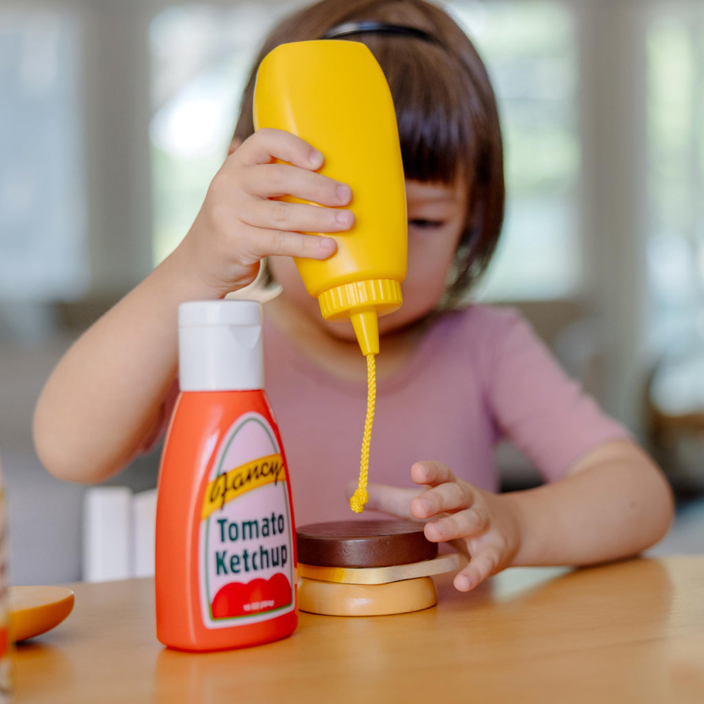 Melissa & Doug 5-Piece Pretend Play Condiments Set – Play Food with Squirt Feature