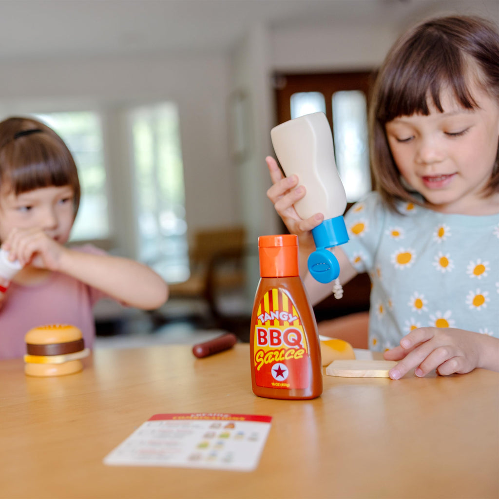 Melissa & Doug 5-Piece Pretend Play Condiments Set – Play Food with Squirt Feature