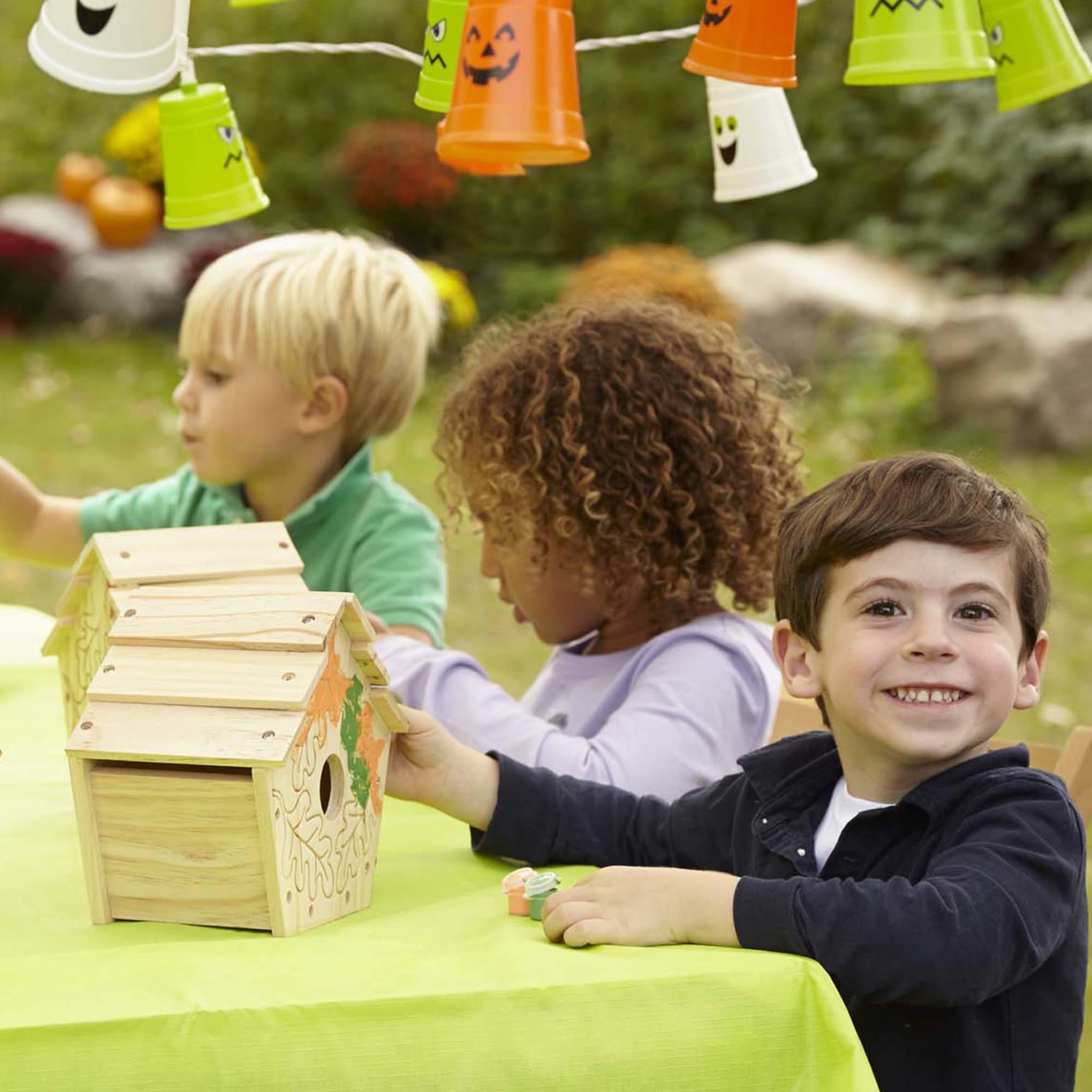 Melissa & Doug Created by Me! Birdhouse Kit – Build and Paint a Wooden Bird House for Kids Ages 4-7