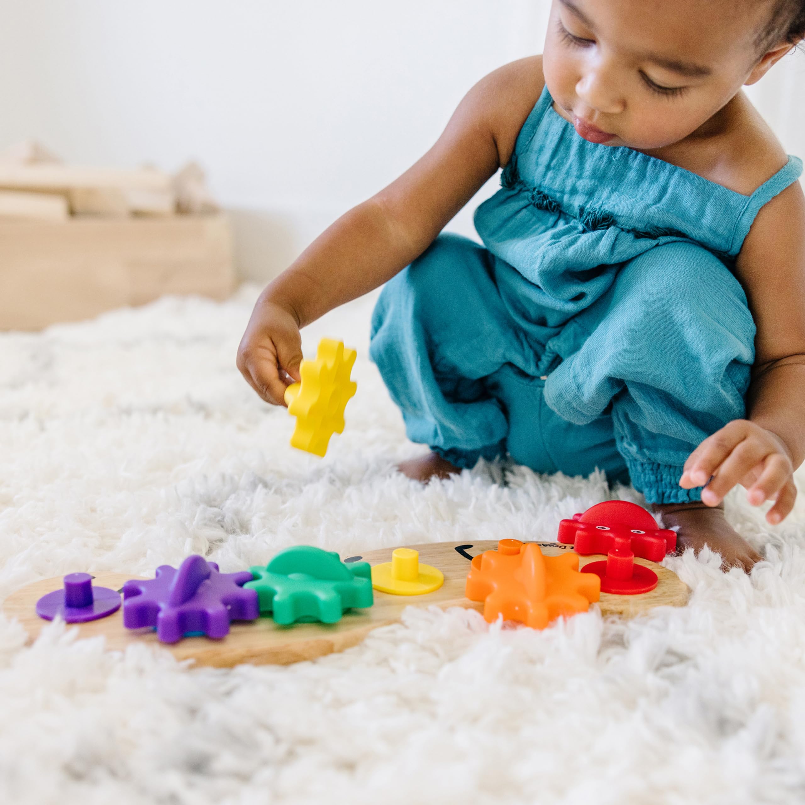 Melissa & Doug Rainbow Caterpillar Gear Toy – 6 Interlocking Wooden Gears for Toddlers