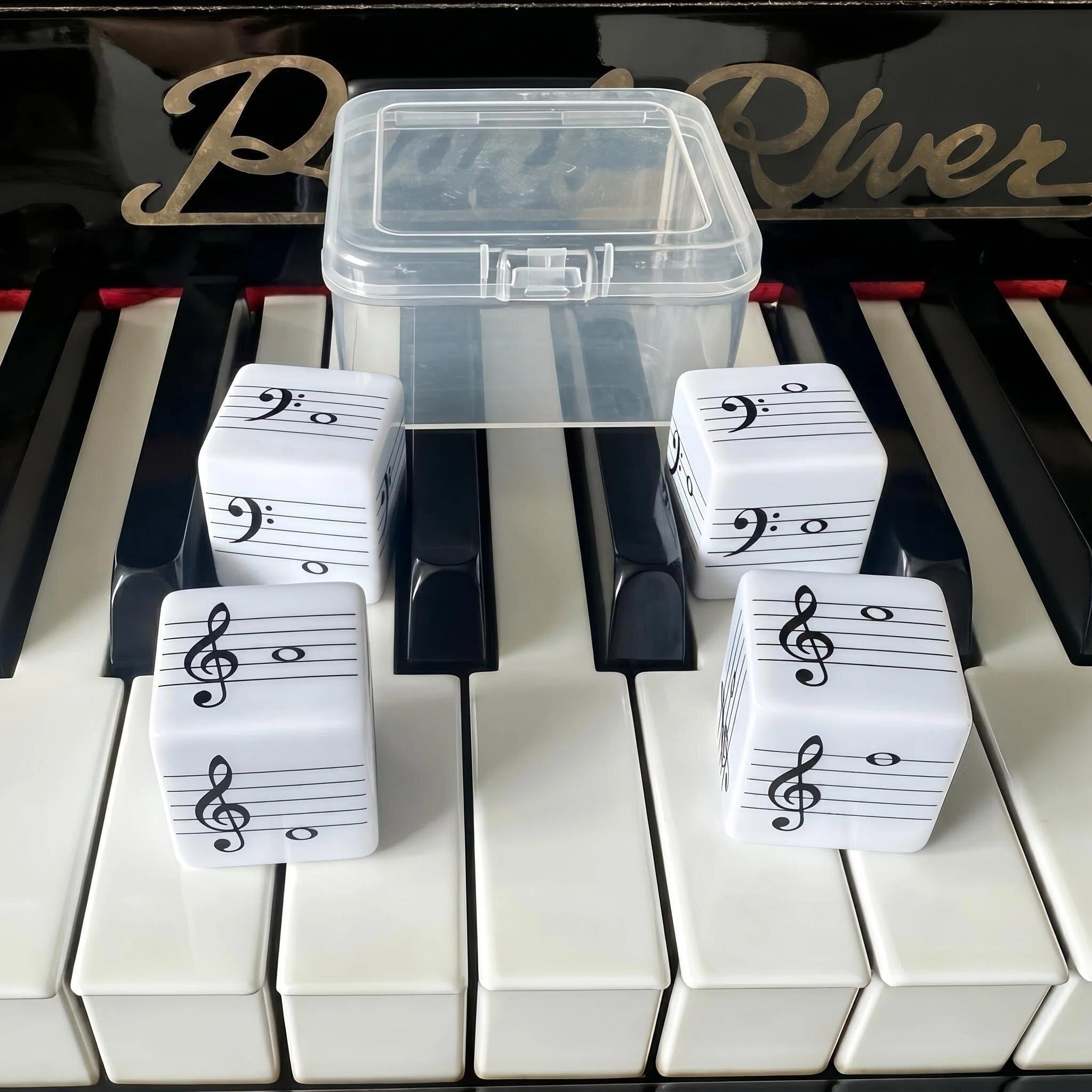 MLEJIAKJ Music Note Dice Set – 4 Large 25mm Dice with Treble and Bass Clef Notation for Music Theory Learning