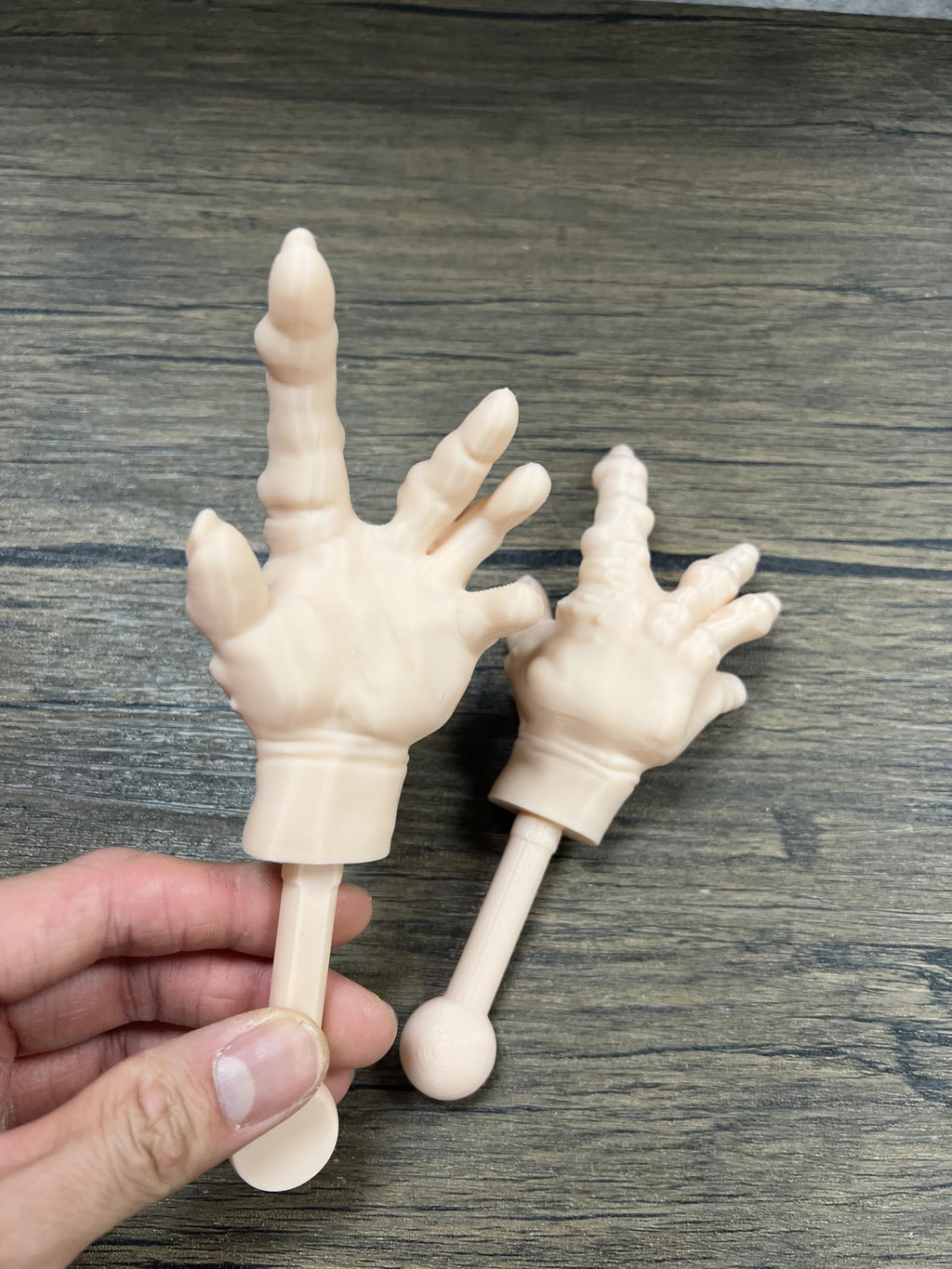 Munnygrubbers Tiny Hands with Sticks – Creepy Hand Puppet for Halloween Pranks & Social Media