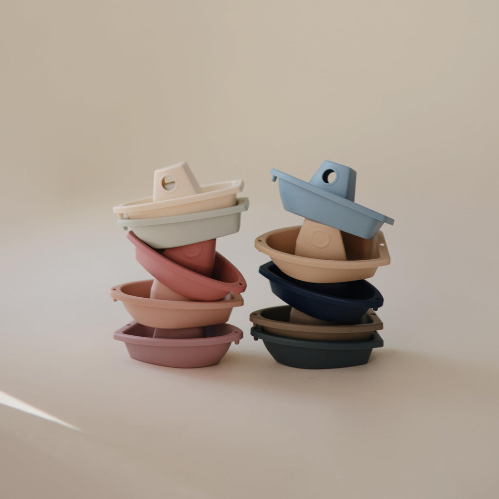 mushie Stackable Bath Boats (Ocean) - Set of 5 Floating Bath Toys, BPA-Free, Made in Denmark