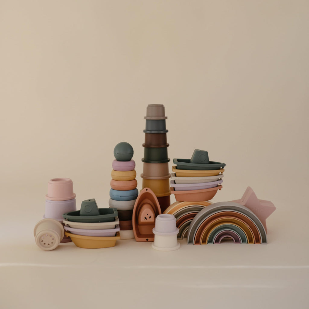 mushie Stackable Bath Boats (Ocean) - Set of 5 Floating Bath Toys, BPA-Free, Made in Denmark