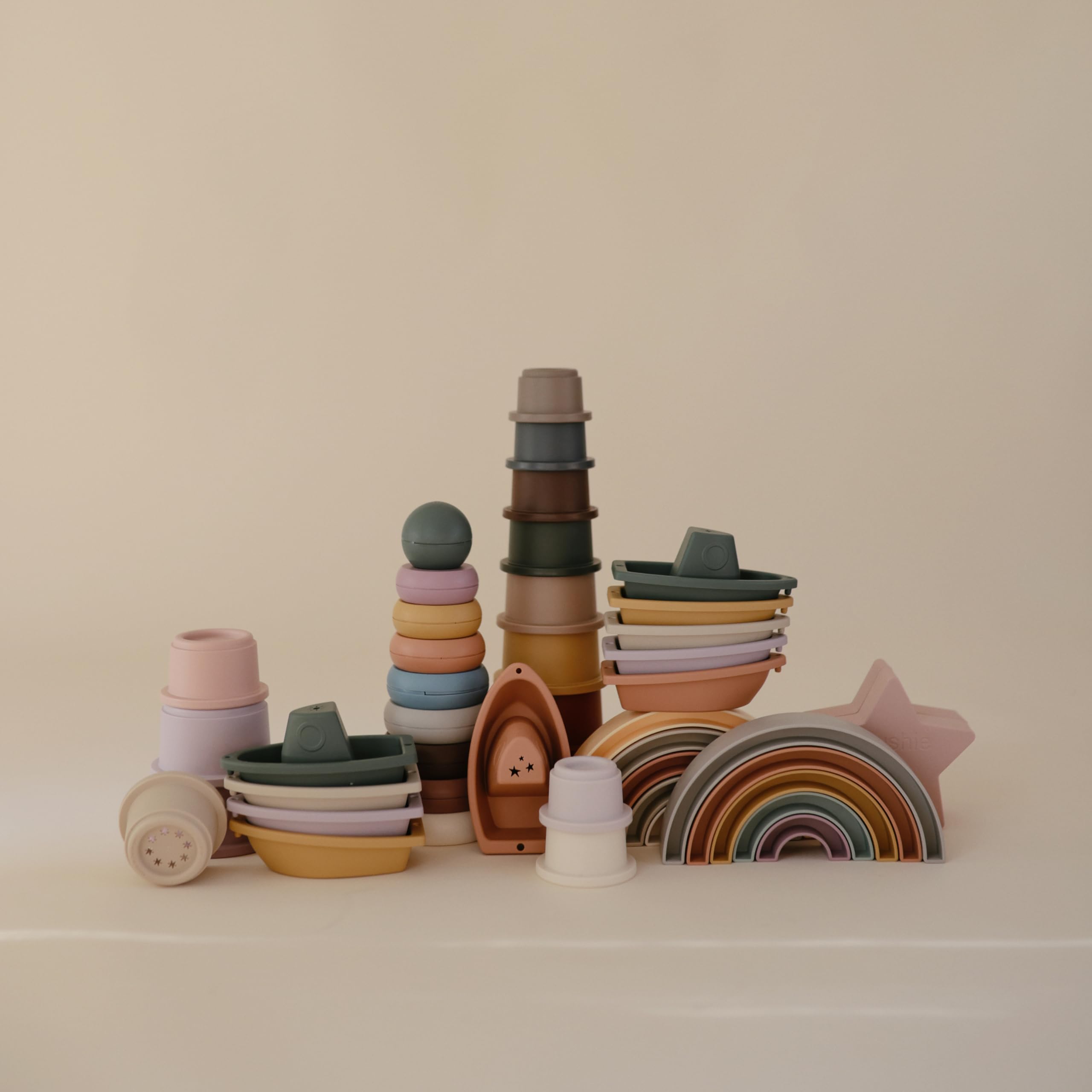 mushie Stackable Bath Boats (Rustic) – Set of 5 Floating Bath Toys for Babies & Toddlers