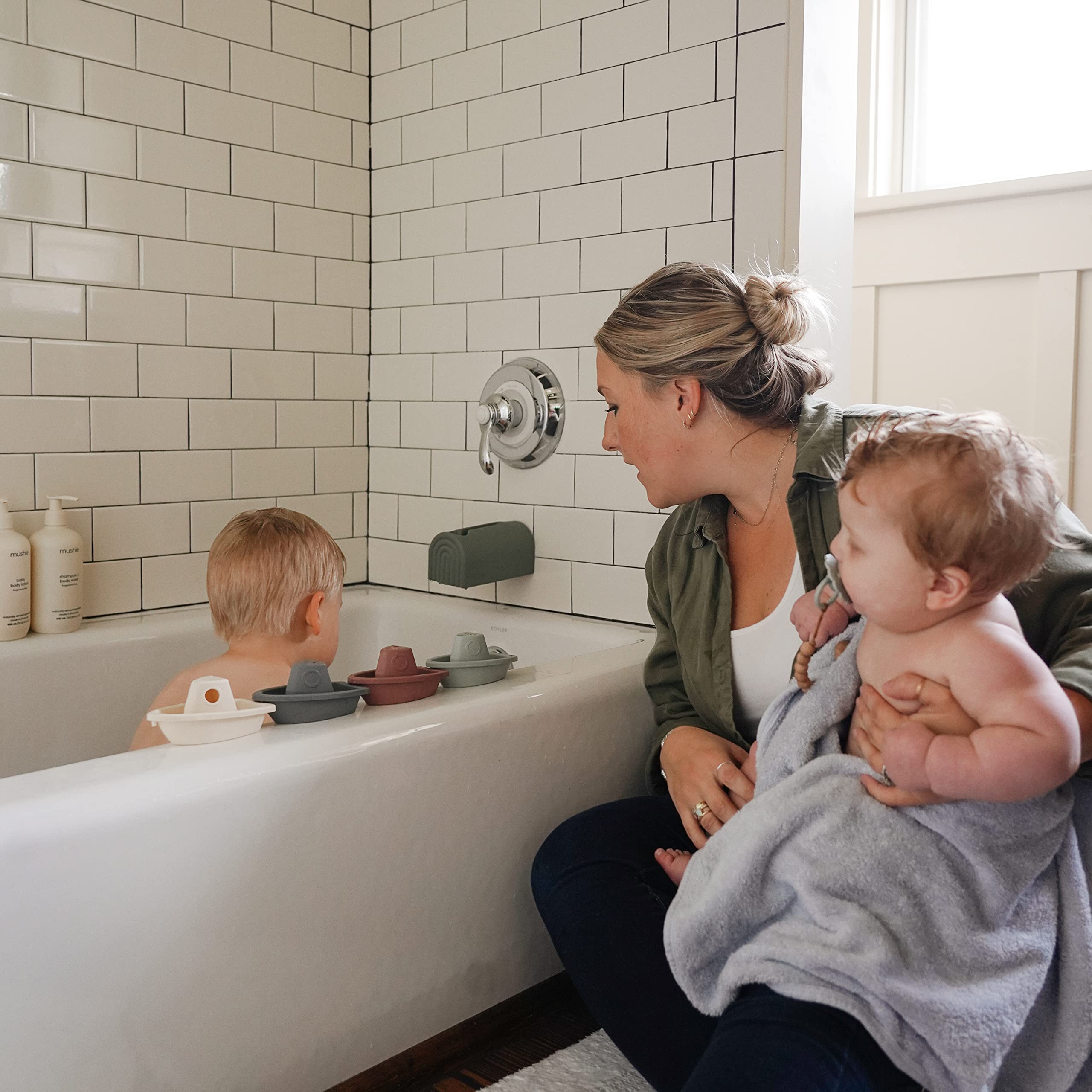 mushie Stackable Bath Boats – Set of 5 Floating Toys for Toddlers & Babies, Made in Denmark