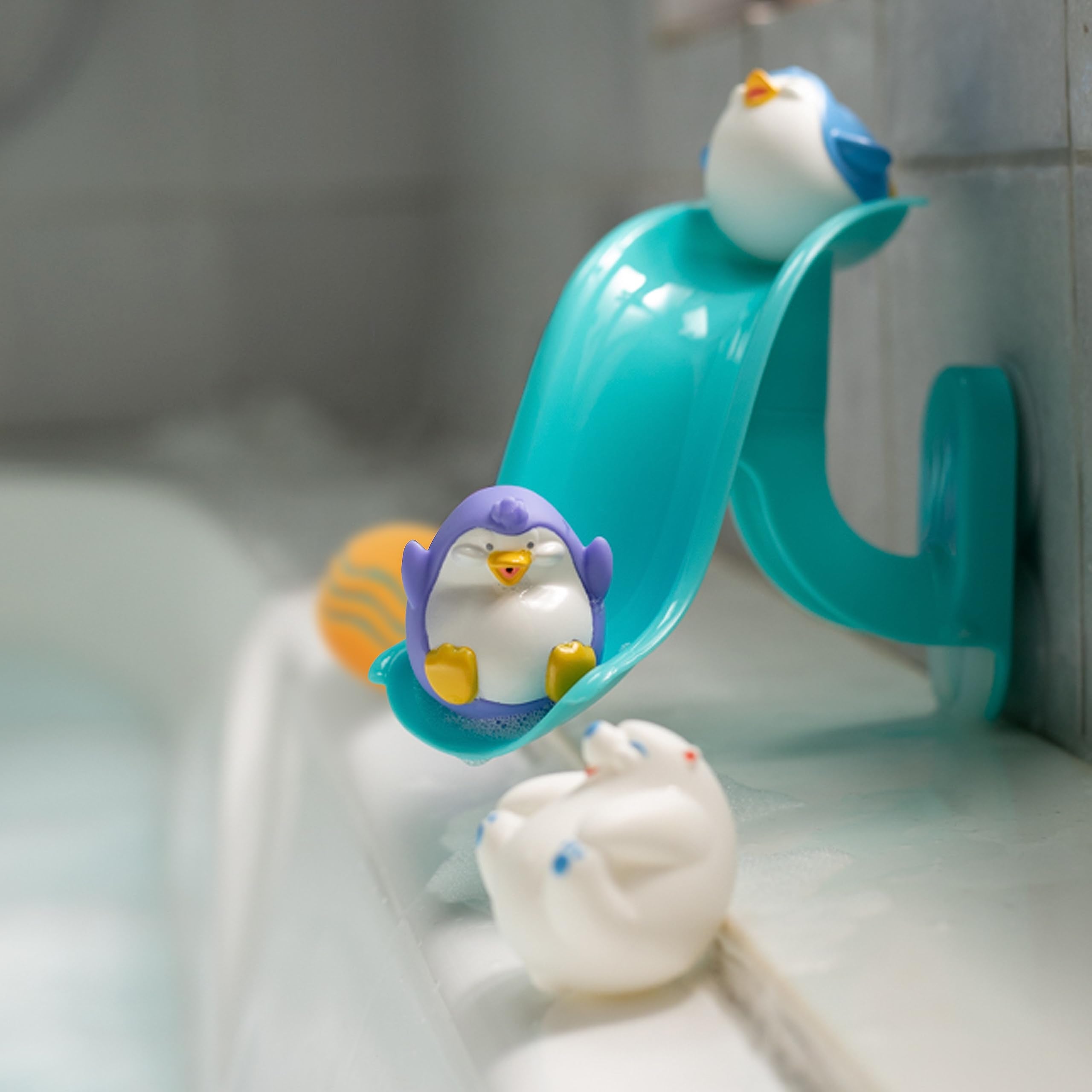 Nuby Penguin Slide Bath Toy Play Set with 4 Squirters – Interactive Bath Time Fun for Toddlers 12+ Months