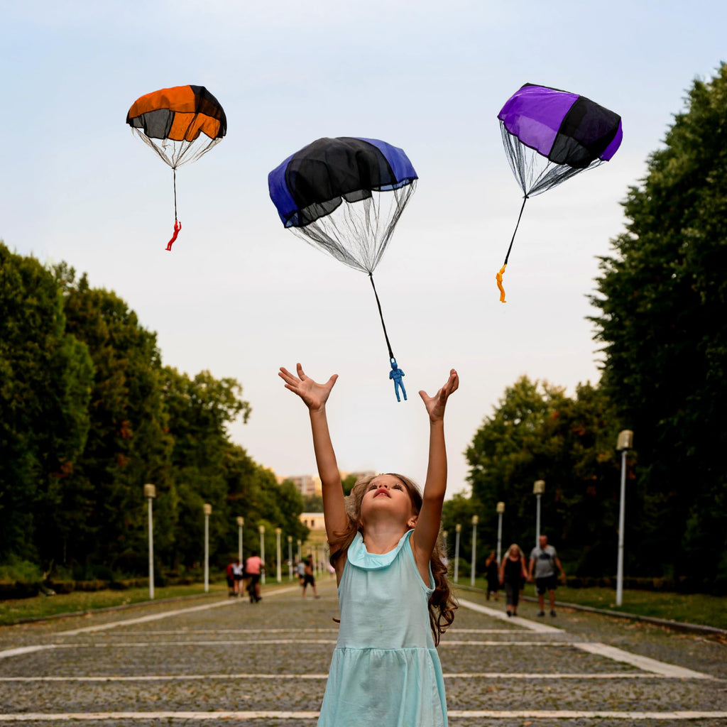 nutty toys Parachute Men for Kids – Tangle-Free Outdoor Flying Toy, 3-12 Years