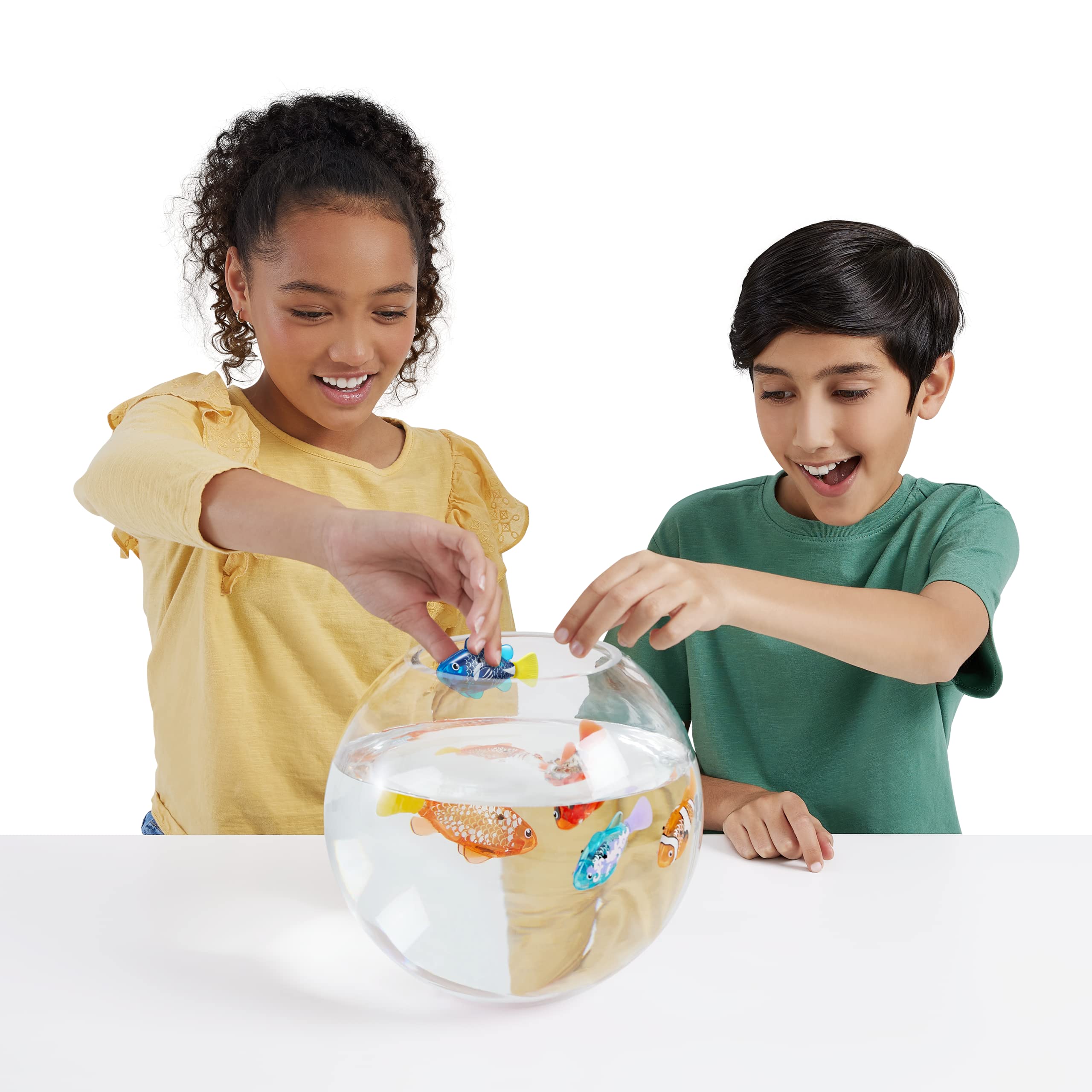 Robo Alive ZURU Robo Fish 2-Pack (Pink + Golden) – Water-Activated Robotic Swimming Toy with Color Change, Amazon Exclusive Series 3