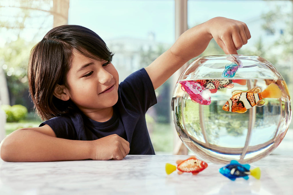 Robo Alive ZURU Robo Fish 2-Pack (Pink + Golden) – Water-Activated Robotic Swimming Toy with Color Change, Amazon Exclusive Series 3