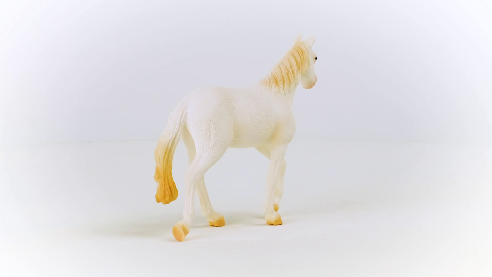 Schleich Farm World Camarillo Mare Horse Figurine - Realistic Farm Animal Toy for Imaginative Play, Ages 3+