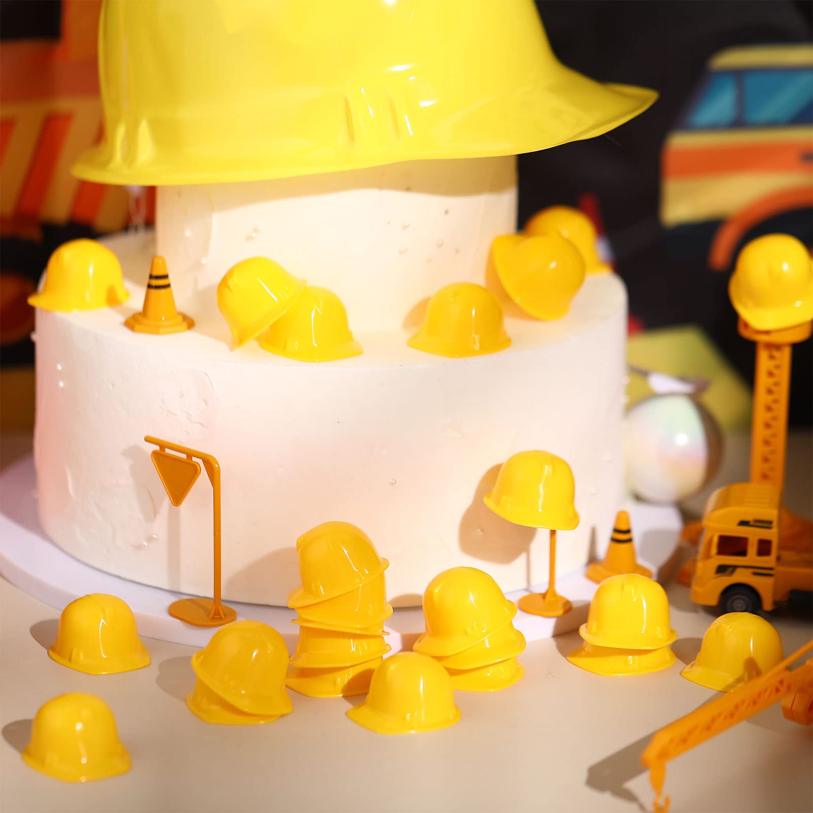 Sratte 50-Pack Mini Construction Hats – Plastic Toy Hard Hats for Party Decor, Dolls, DIY Crafts, and Bottle Toppers