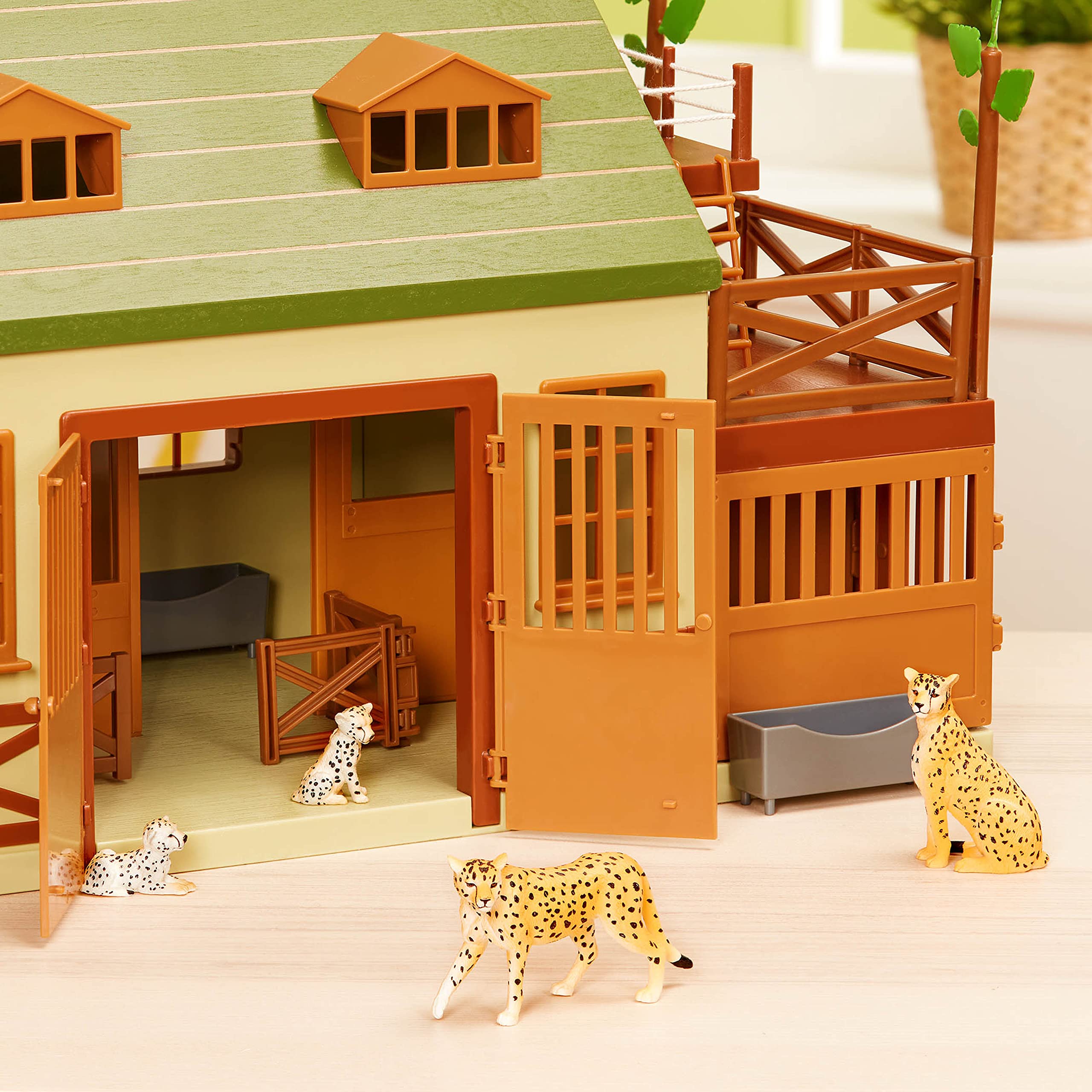 Terra by Battat Cheetah Family – 4 Realistic Plastic Figurines – Educational Safari Toy for Kids 3+
