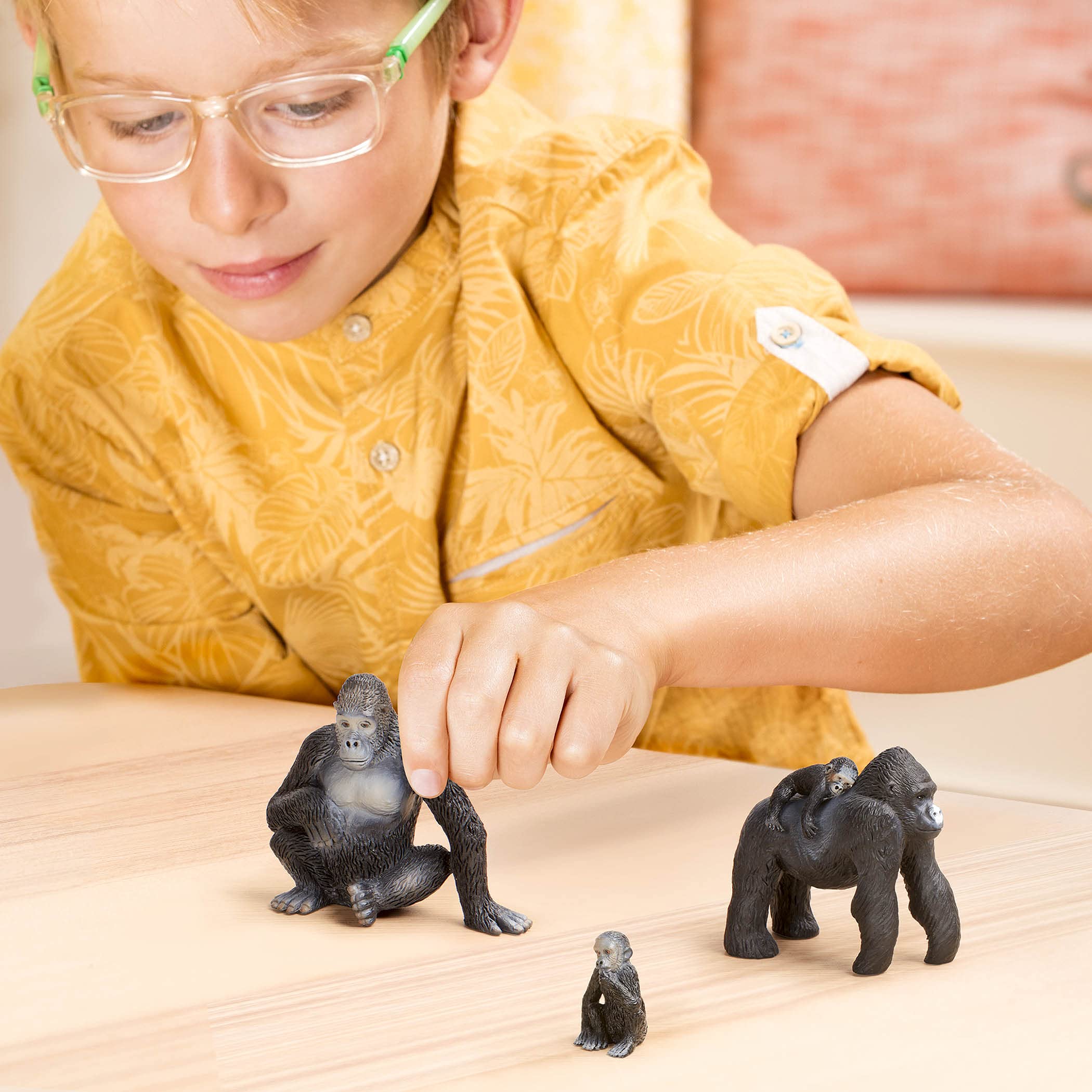 Terra by Battat Gorilla Family Set – 4 Realistic Gorilla Figurines for Kids Ages 3+