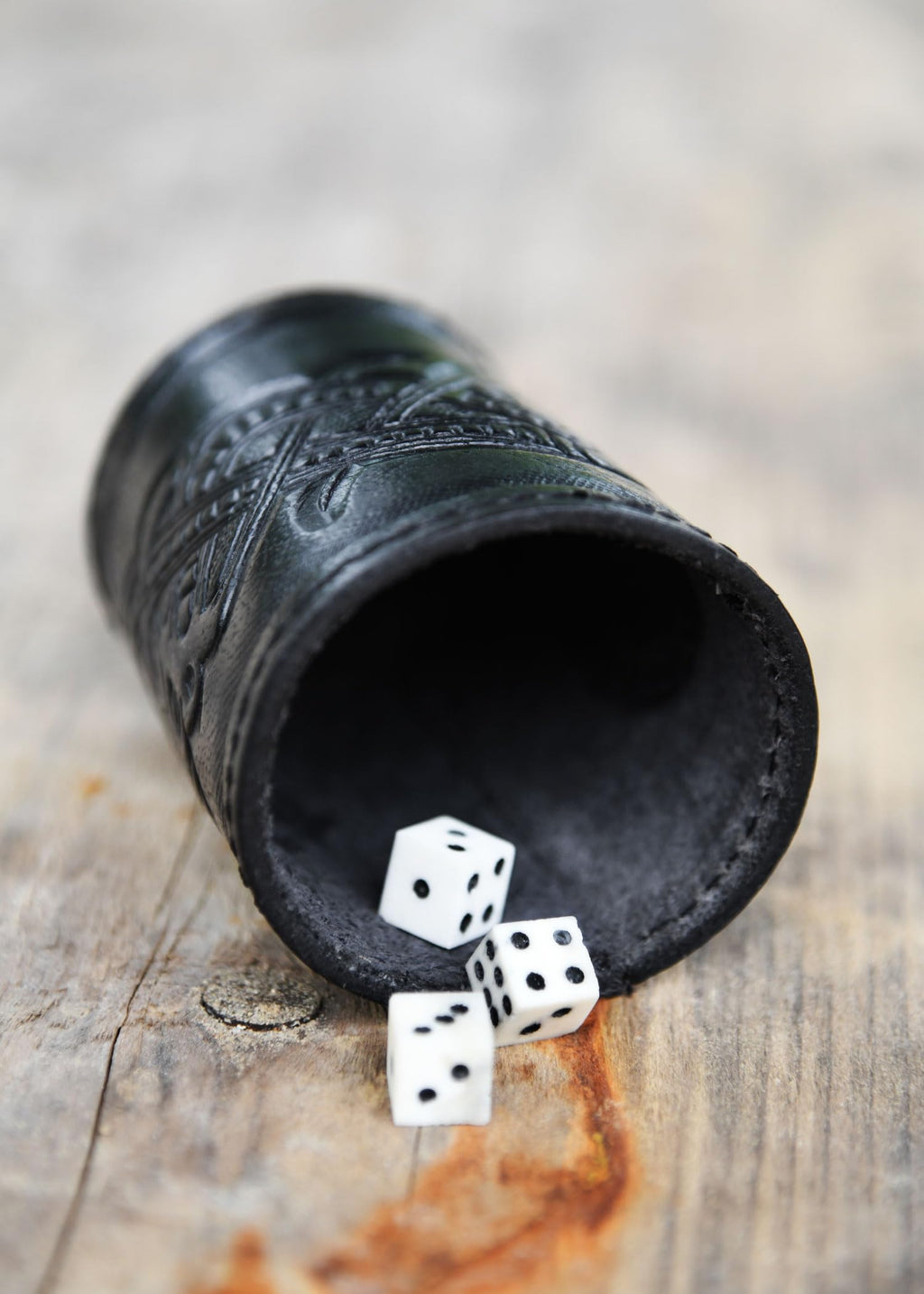 Ulfberth Viking Dice Cup – Genuine Buffalo Leather with Embossed Jelling Motif (Black)