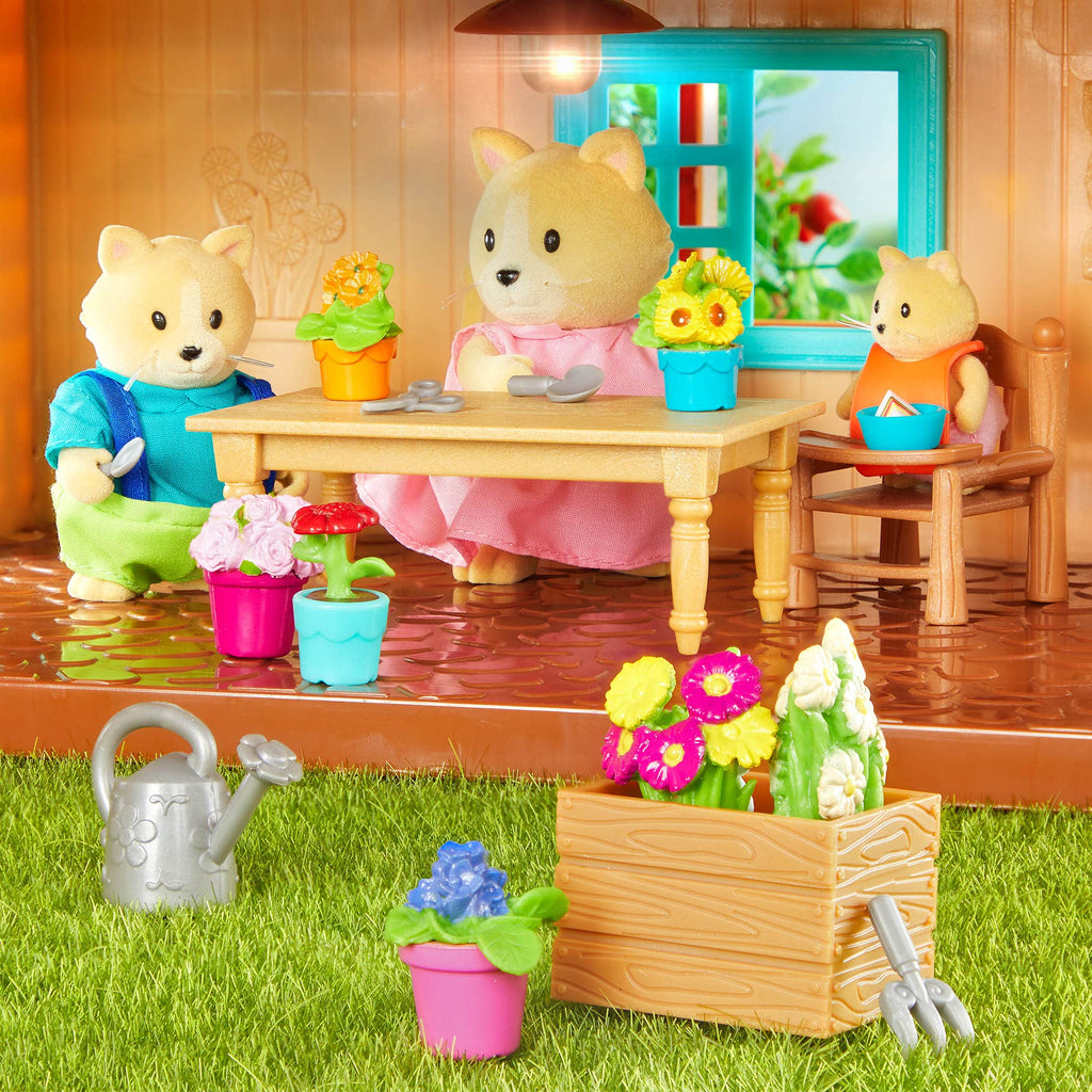 Whiskerelli Cat Family – Li’l Woodzeez 4-Piece Figurine Set with Storybook, Ages 3+