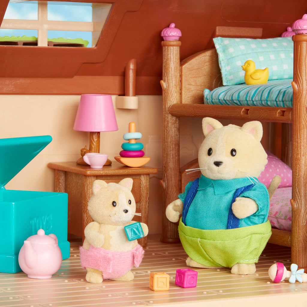 Whiskerelli Cat Family – Li’l Woodzeez 4-Piece Figurine Set with Storybook, Ages 3+