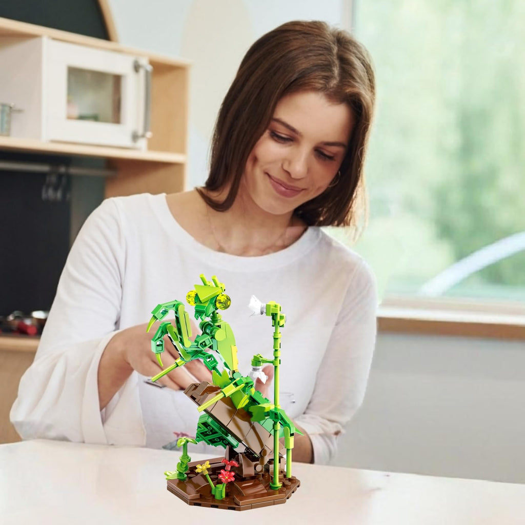 WULOBOOI 169-Piece Chinese Mantis Building Set with Glowing Eyes – Insect Model Kit for Adults and Teens